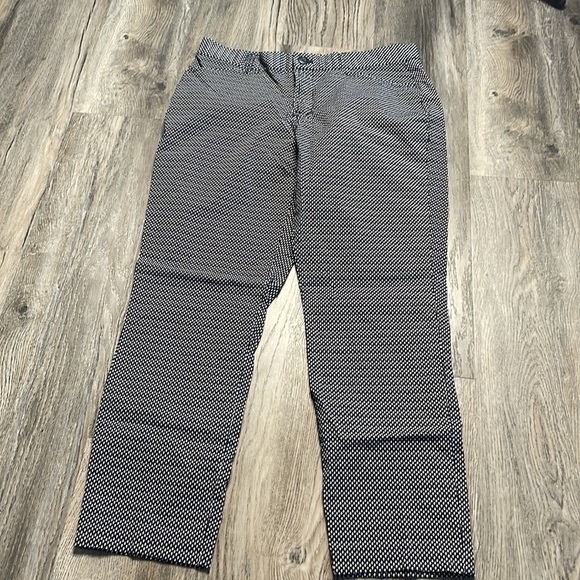 Khakis by GAP, Slim City, Navy and White Print, size 6 regular, inseam 25” - Picture 5 of 10